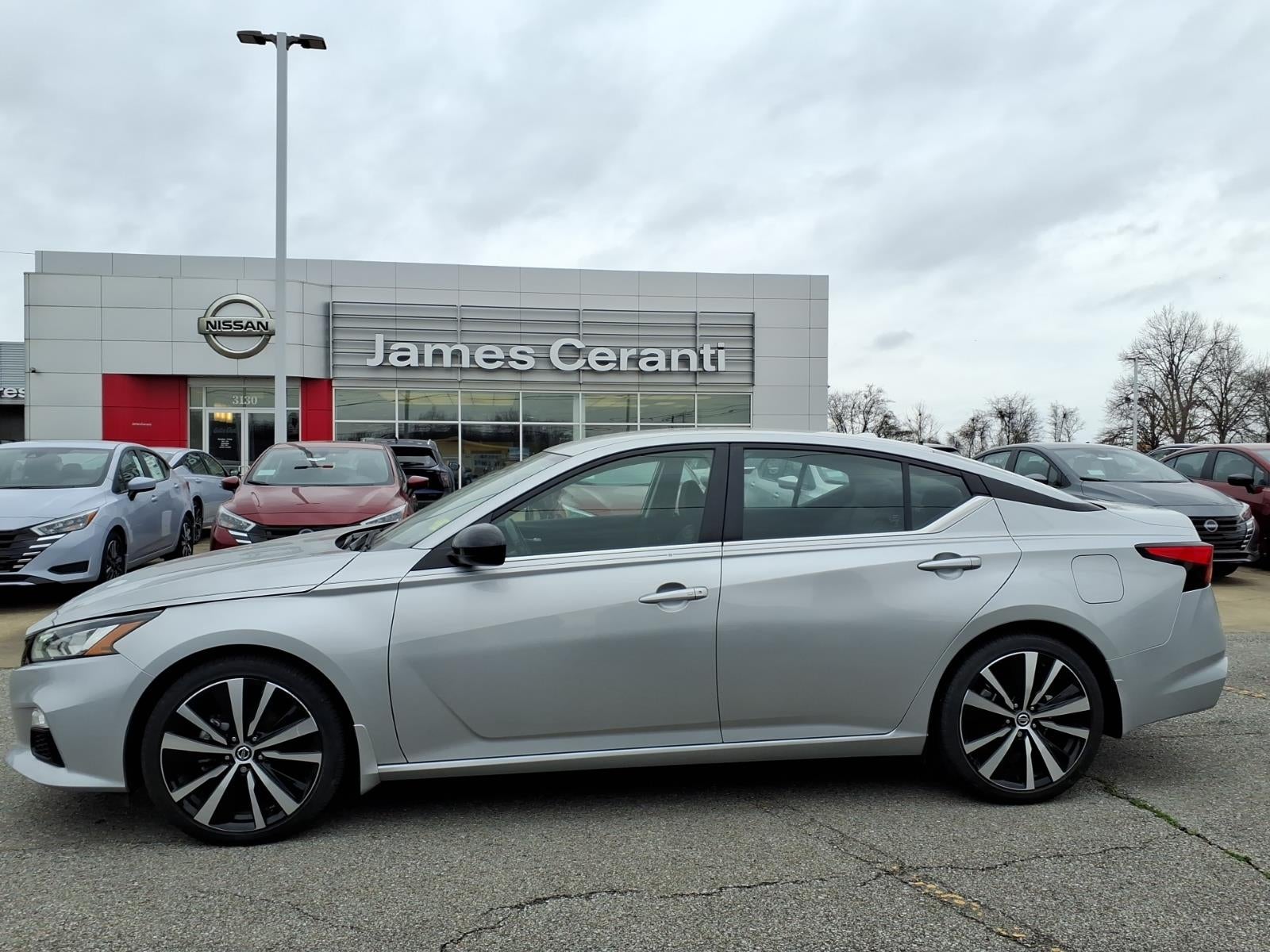 2022 Nissan Altima 2.5 SR in Brilliant Silver Metallic K23 — front three-quarter view