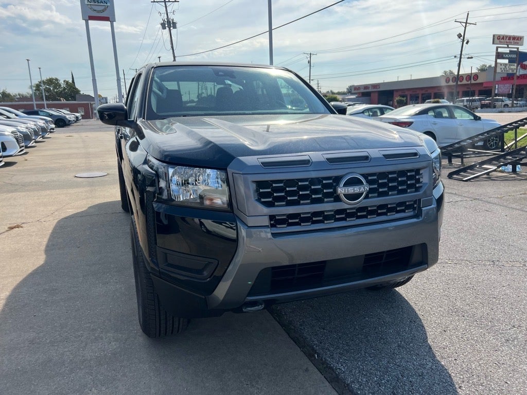 2025 Nissan Frontier — detail view