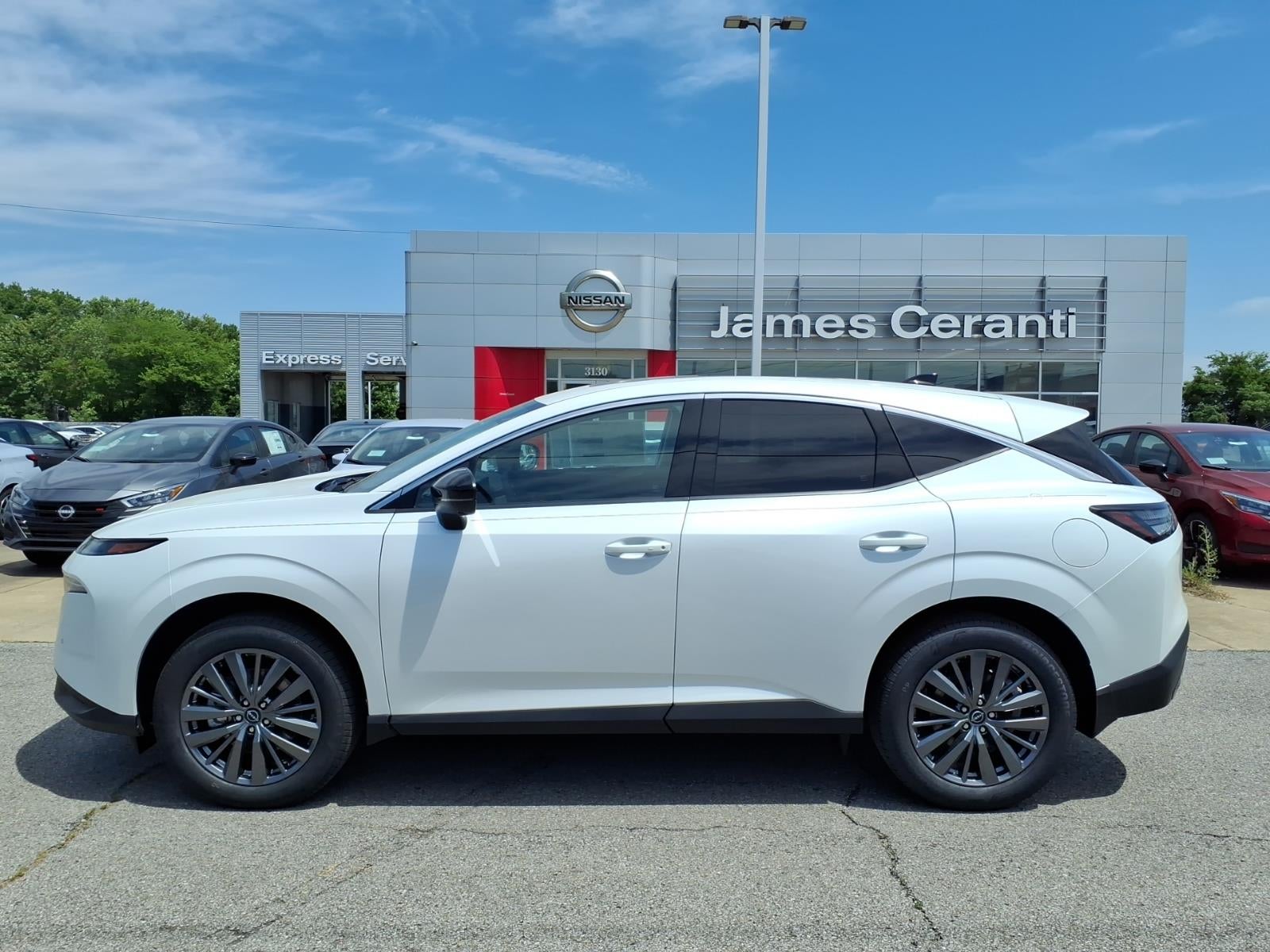 2026 Nissan Murano SL in Everest White Pearl Qbe — front three-quarter view