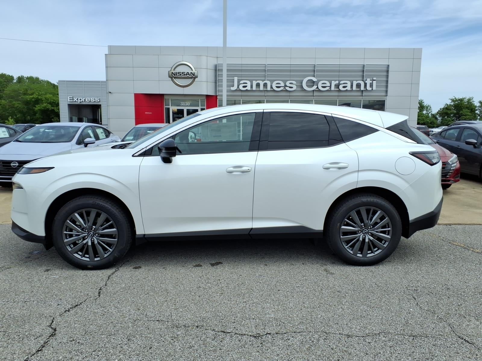 2026 Nissan Murano SL in Everest White Pearl Qbe — front three-quarter view