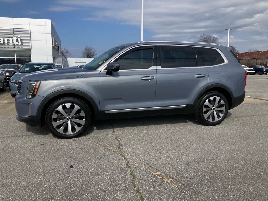 2021 Kia Telluride S in Everlasting Silver Erg — front three-quarter view